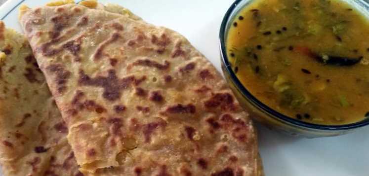 Puran Poli mit Amti / Fladenbrot mit süßer Füllung und würziger Sauce